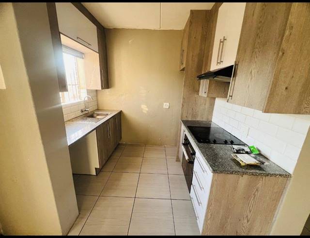 2 BEDROOM APARTMENT FOR SALE IN VAN RIEBEECK PARK